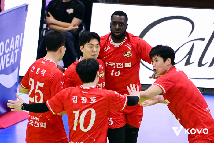 ‘<b>베논 37득점</b>’ <b>한국전력</b>, 풀세트 끝에 OK저축은행 꺾고 4위 자리 고수