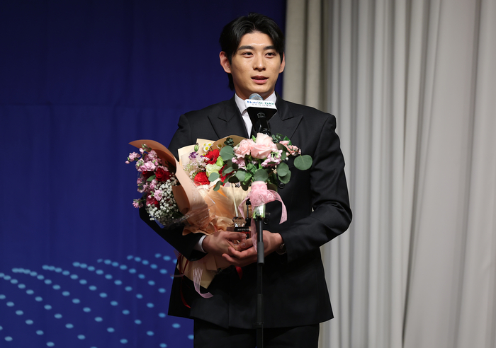 ‘바람의 손자’의 당찬 각오! <b>이정후</b> “<b>오타니</b>? 신기함보다 이겨야 할...