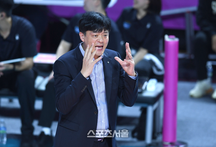 대행 체제 3연승, 기업은행 상대하는 GS <b>이영택 감독</b> “자신감 있게 해...