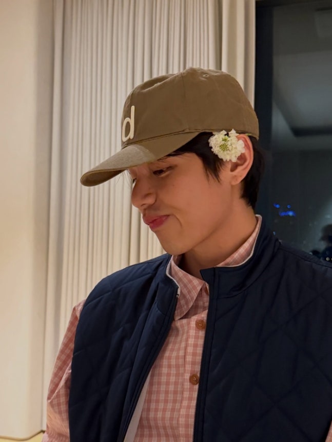 اجتماع أعضاء BTS الكامل في احتفالات عيد ميلاد V