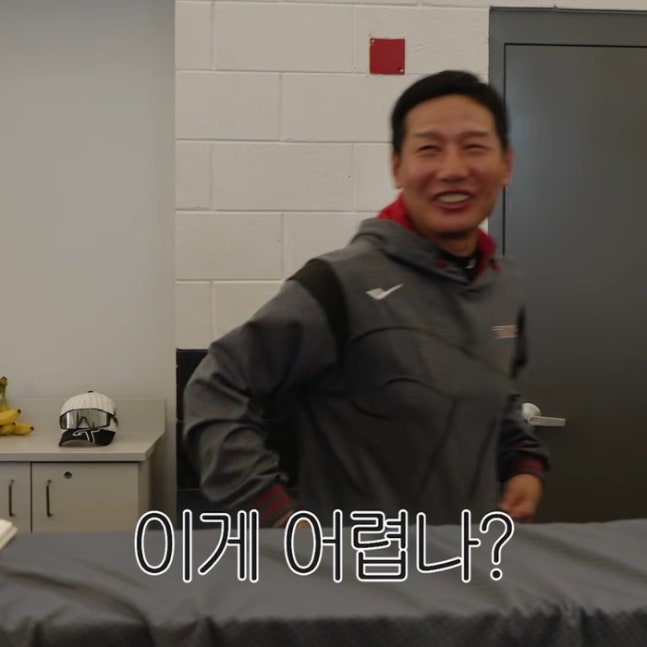 염경엽 감독의 여유로운 미소 포착