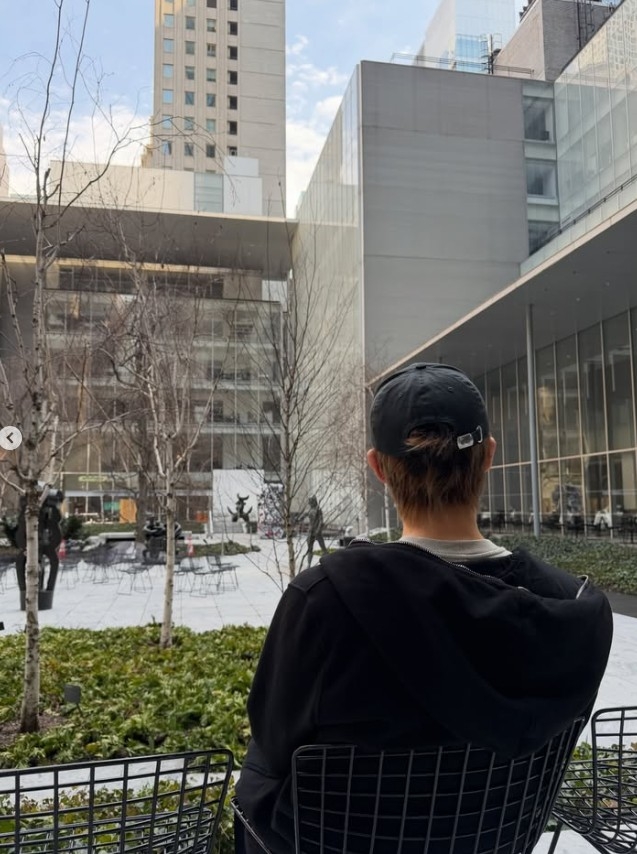 발목 부상에도 밝은 모습인 사진 공개한 RM님
