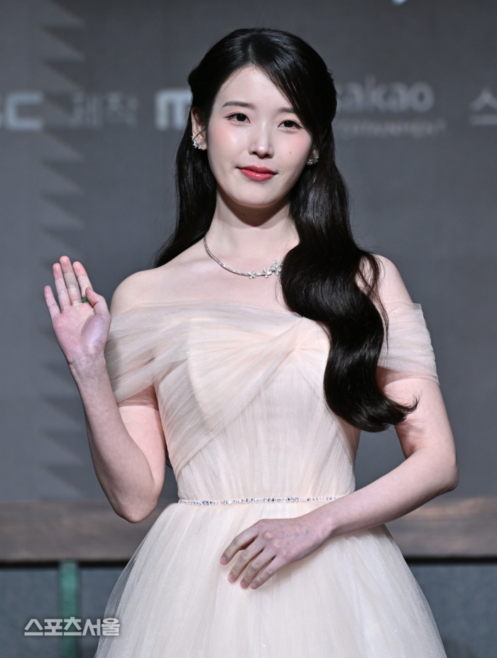 김밥 한 알 30분 씹는다…44㎏ 유지하는 아이유 ‘극한 소식’