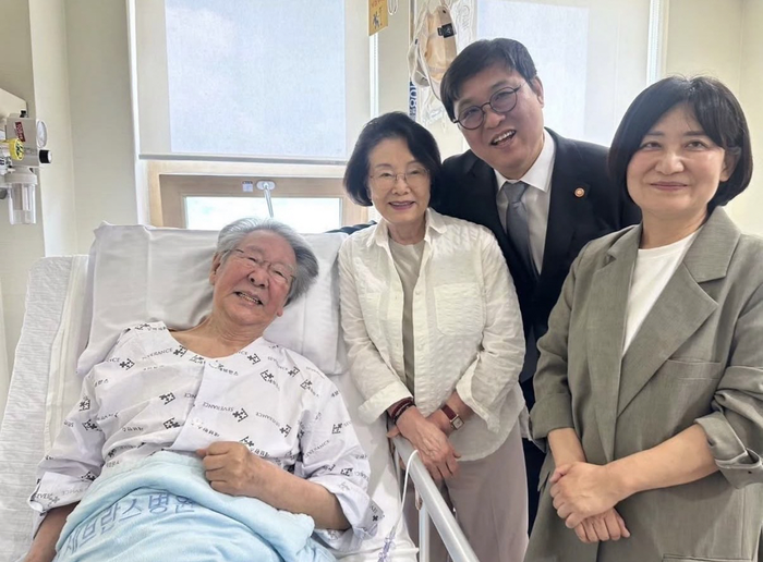 “퇴원하면 막걸리 한잔”…‘85세’ <b>최불암</b>, 병원 입원 <b>근황</b> 공개