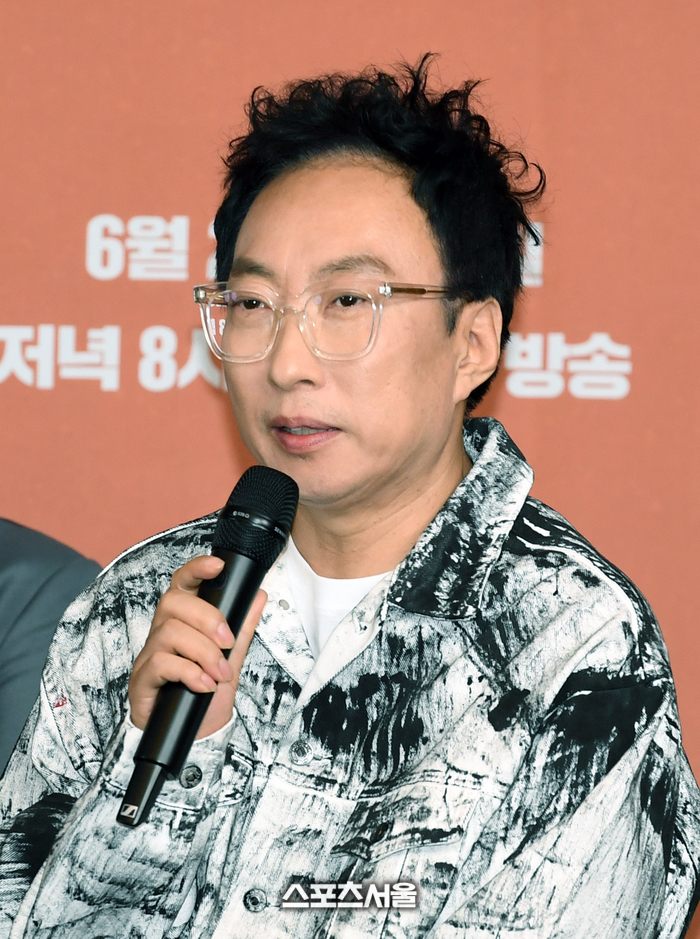 “영원한 건 없다”…박명수, <b>전현무</b> 밀어내고 메인 MC 자리 꿰찼다