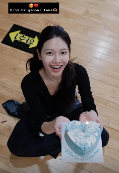 “너무 힘들어 계란만 먹는다더니”…정경호와 결별 <b>최수영</b>, 환한 웃음...