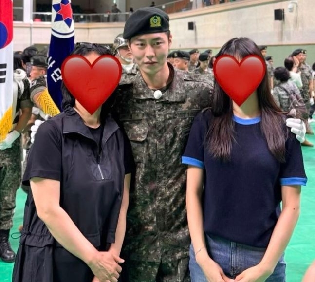 《醫到孤島愛上你》李宰旭軍裝照片曝光　188公分身形掀熱議