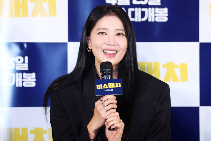 <b>오윤아</b>, <b>재혼 남편</b> 누구?…이미 혼인신고, 아들 민이도 함께 품었다