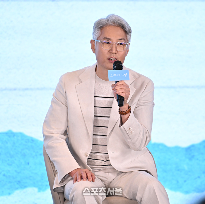 [포토] 답변하는 ‘<b>그대에게 드림</b>’ 유선동 감독