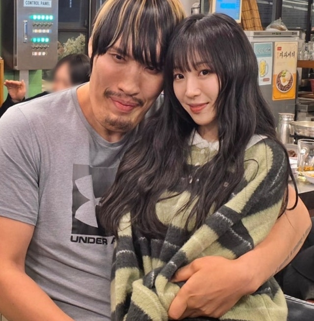 “이상형 바뀌었다더니...” 최홍만 품에 안긴 <b>쯔양</b>...댓글창 초토화 [...