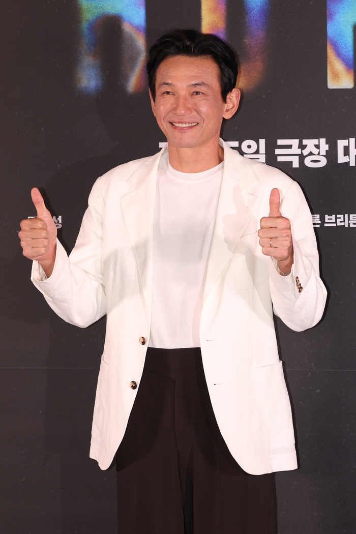 Hwang Jung-min's Stalker Drama Just Got Messier: Distributor Neon and His Minor Son Are Now Involved
