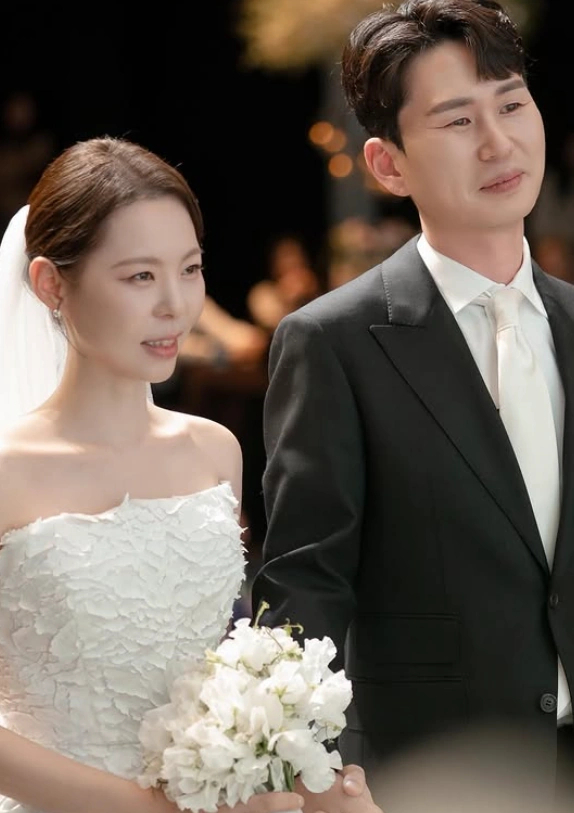 결혼식 6개월만에 끝…‘나솔’ 28기 <b>영자</b>·<b>영철</b> “혼인신고도 재산분할...