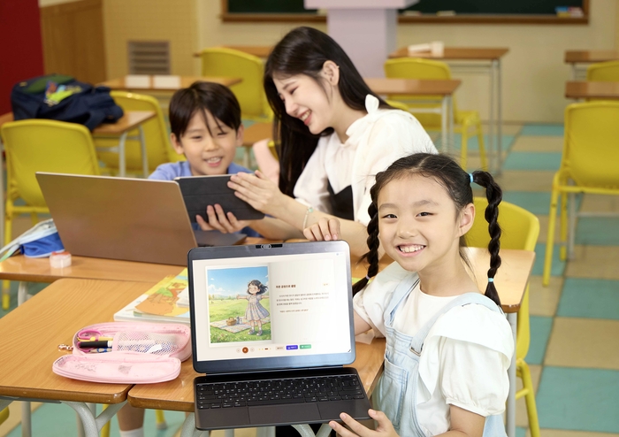 SK텔레콤은 순천향대와 함께 수행 중인 ‘2026 디지털새싹 사업’에 자체 개발한 AI 에듀테크 설루션 ‘AI 그림일기’를 제공해 교육 현장 AX와 미래 인재 육성에 나선다고 3일 밝혔다. 사진ㅣSKT