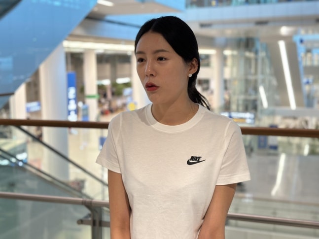 지난 2023년 프랑스 출국 앞두고 취재진과 인터뷰하는 이다영. 사진 | 연합뉴스