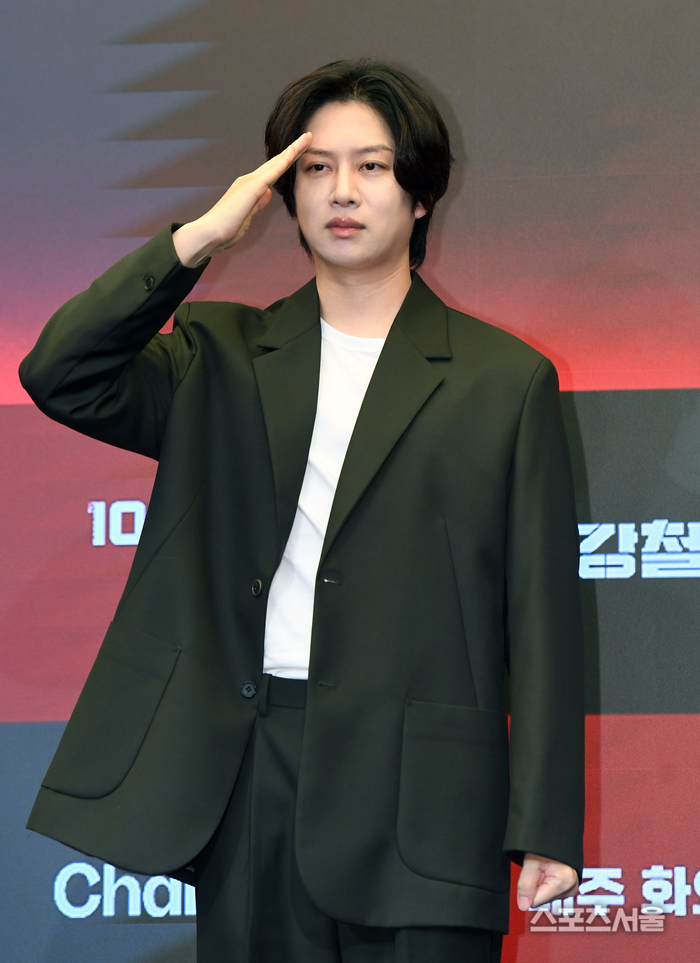 “유치원생도 아는 <b>태극기</b>”라던 <b>김희철</b>, 결국 고개 숙였다…“성급함...