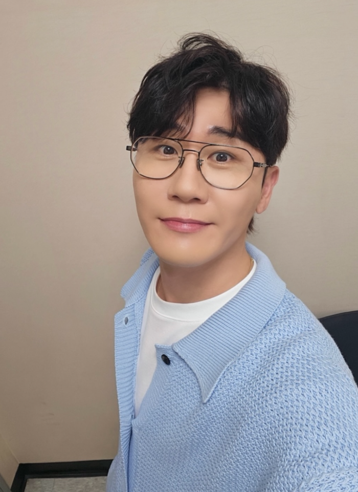 영탁, ‘벌거벗은 세계사’ 출연 인증샷…훈훈한 비주얼 눈길