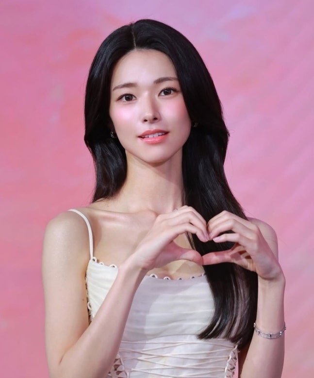 하영, ‘가족사 논란’ 모친 과거 인터뷰까지 재조명 “현금 1억 금고에...