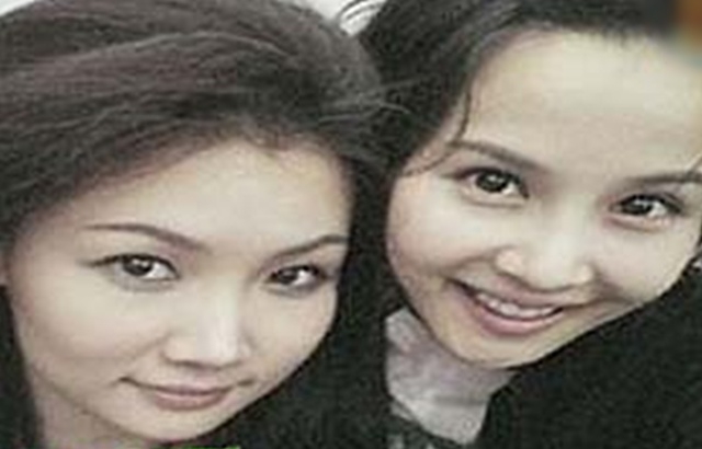 “나보다 예뻐” <b>조여정</b>이 자랑한 <b>친언니</b>, 얼굴 공개됐었다…과거 모습...