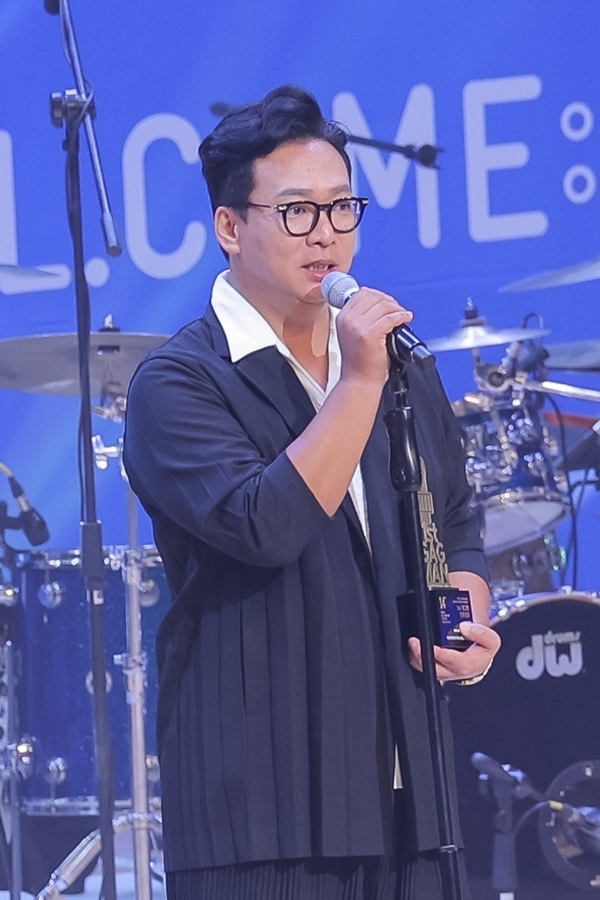 <b>박준형</b>, ‘제1회 <b>전유성 상</b>’ 수상 “너무 기쁘고 선배님이 많이 생각난...