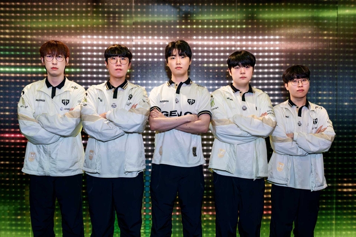 ‘왕좌는 또 <b>젠지</b>’ 3년 연속 정규시즌 1위…이제 ‘<b>롤드컵</b>’ 향한 진짜...