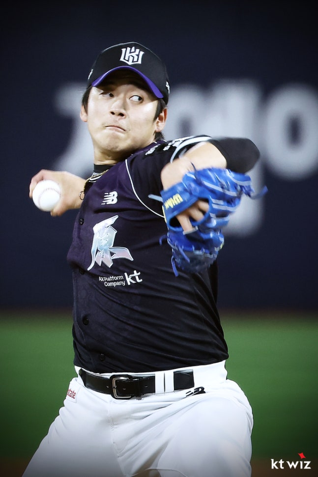 KT 박영현이 12일 수원케이티위즈파프에서 열린 2026 KBO리그 정규시즌 KIA전에서 역투하고 있다. 사진 | KT 위즈