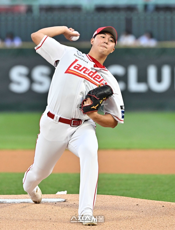 [포토]<b>SSG</b> <b>선발</b> <b>김민준</b>의 역투