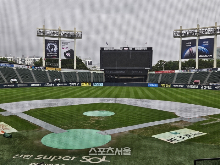 잠실 롯데-두산전, 문학 삼성-SSG전 <b>우천 취소</b>…2026 KBO 정규시즌 더 밀...
