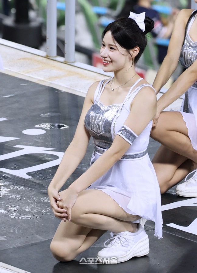 이예빈 치어, 걸그룹 센터 이미지 팍팍...포스트시즌 끝까지 응원 확실시, 왜? kt라서.. [SS리플레이]