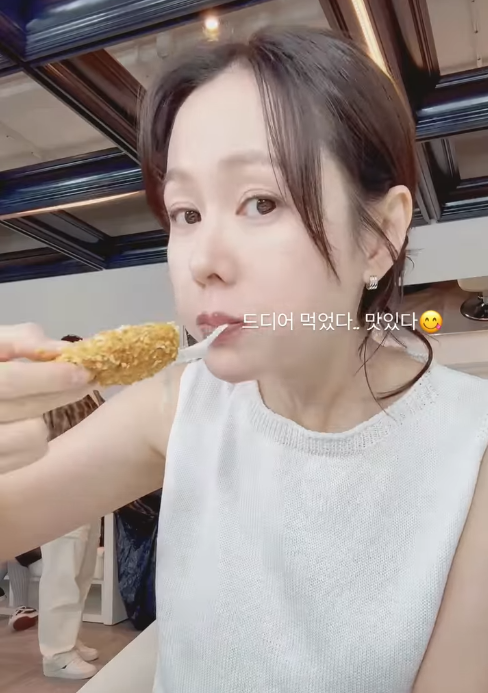국민 첫사랑인데 ‘진짜 깼다’…<b>손예진</b> ‘<b>쩝쩝 먹방</b>’에 “우리가 중국...
