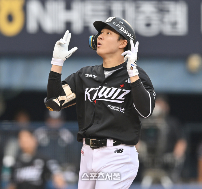 “내가 봐도 그렇더라”…‘오버페이 논란’에 ‘역대 3호’로 증명한 ...