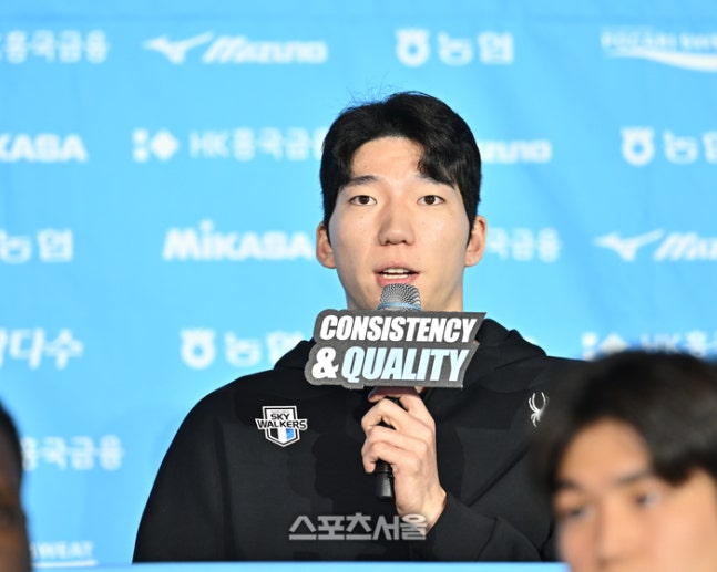현대캐피탈 허수봉이 8일 서울 강남구 호텔 리베라 청담에서 진행된 2026-2027시즌 프로배구 남자부 미디어데이에서 시즌 각오를 밝히고 있다 2026. 10. 8. 최승섭기자 thunder@sportsseoul.com