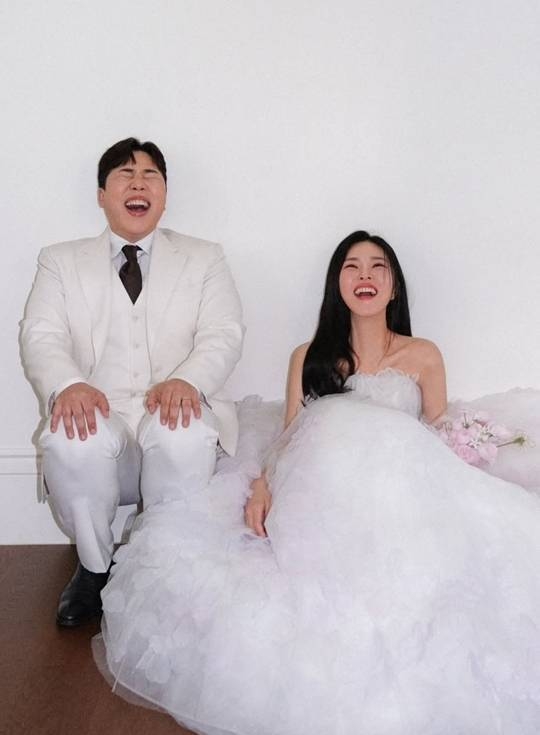 상견례 취소까지 당했는데 결국 <b>결혼</b>…41세 <b>한윤서</b>, ‘반지하→21년만 ...