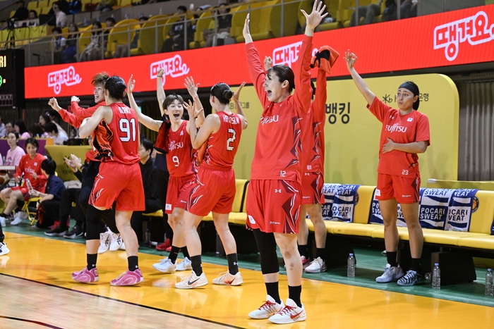 동점만 몇 차례야! ‘해외 팀 최초 3연패’ 日<b>후지쯔</b>, 우리은행 꺾고 박...