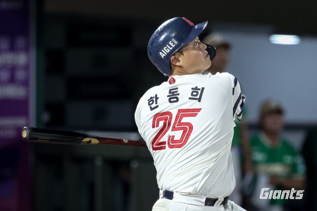 롯데 한동희가 18일 부산 사직구장에서 열린 2026 KBO리그 키움전에서 타격하고 있다. 사진 | 롯데 자이언츠