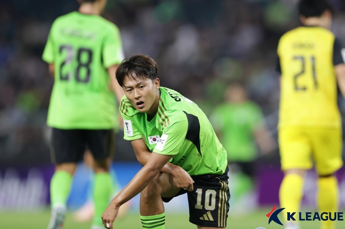 ‘심각한 결정력’ <b>전북</b>, 후반전 지배하고도 <b>고베</b>에 0-2 <b>패배</b>…서울도 ...
