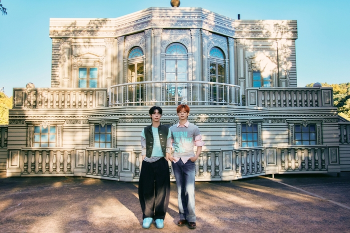 플레어 유, 미니 2집 발매 기념 버스킹 성료…오늘 ‘<b>엠카</b>’로 컴백 활...