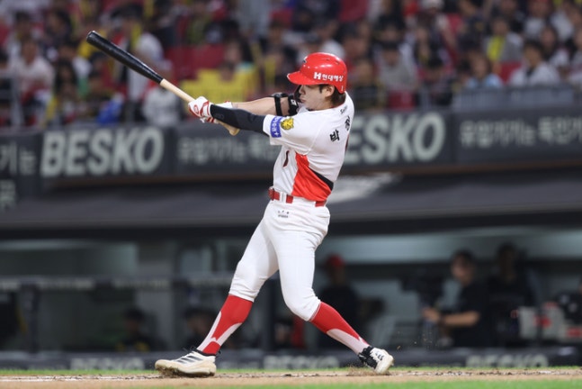 KIA 박정우가 12일 광주-기아 챔피언스 필드에서 열린 2026 KBO리그 정규시즌 LG와 최종전에서 2루타를 치고 있다. 사진 | KIA 타이거즈
