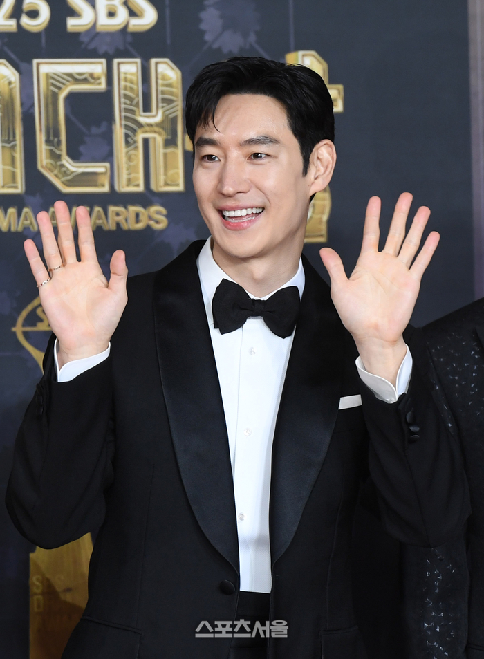 <b>조진웅</b>→하영 2연타…이제훈, 차기작 살려 [SS초점]