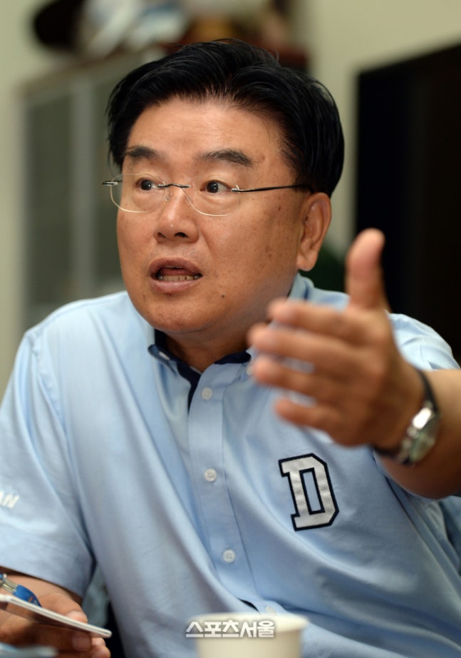 두산베어스 김태룡 단장. 전무이사로 승진한 2016년 스포츠서울과 인터뷰하고 있다. 사진 | 최승섭기자 thunder@sportsseoul.com