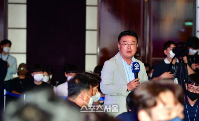 KBO 드래프트에서도 스카우트 발표는 김태룡 단장의 입을 통해 나왔다. 사진 | 스포츠서울 DB