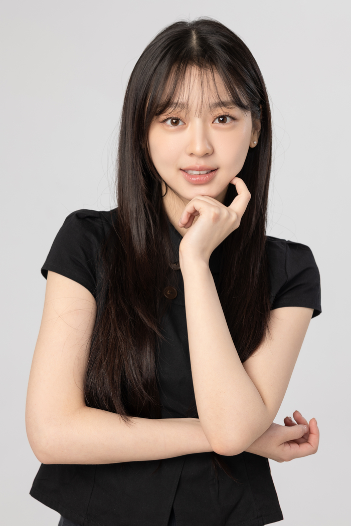 インタビューに応じた俳優イ・スミンのポートレート