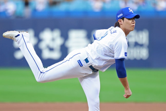 삼성 원태인이 3일 대구삼성라이온즈파크에서 열린 2026 KBO리그 정규시즌 롯데와 경기에 선발 등판해 힘차게 공을 뿌리고 있다. 사진 | 삼성 라이온즈