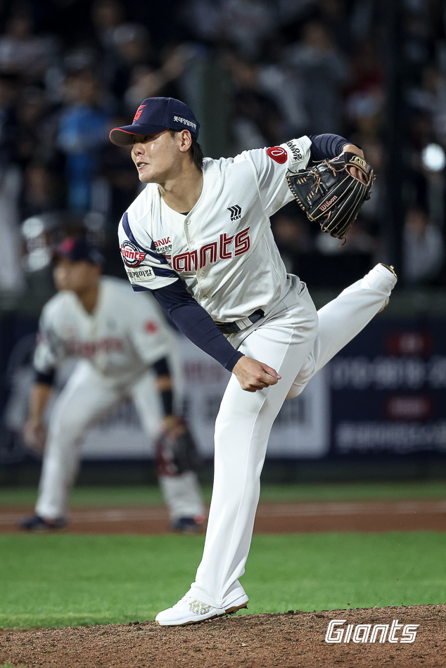 롯데 이이무라가 6일 부산 사직구장에서 열린 2026 KBO리그 두산전에서 역투하고 있다. 사진 | 롯데 자이언츠
