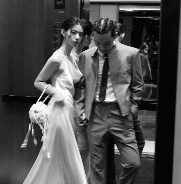 結婚式で妻と並ぶヤン・ホンウォン（本人SNS）