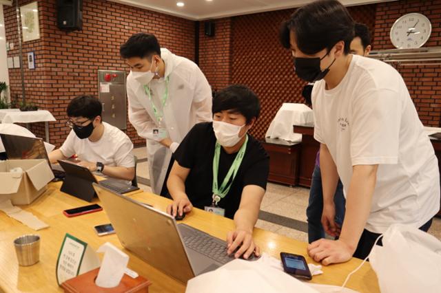 삼성청년 소프트웨어 아카데미 서울캠퍼스에서 교육생들이 실습 수업을 하고 있다. 사진=삼성전자