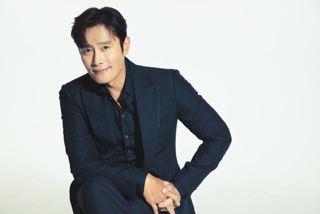 호기심 많은 <b>이병헌</b> "'<b>비상선언</b>' <b>임시완</b>, 예쁜 얼굴로 무서운 분위기 만...