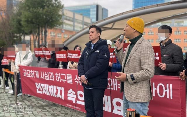 '<b>서울의</b> 봄' 1000만 관객 돌파 앞두고… 보수단체, 단체 관람 <b>학교장</b> 고발