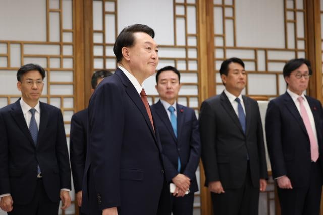 <b>대통령실</b> “쌍특검법, 정부 이송시 즉각 <b>거부권</b> 행사할 것”
