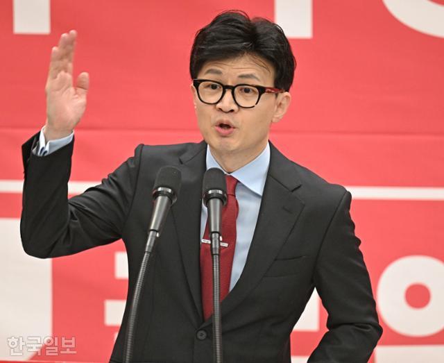 급부상한 한동훈 팬덤, '김건희 팬클럽'과 충돌... 與 지지층 분리 신호
