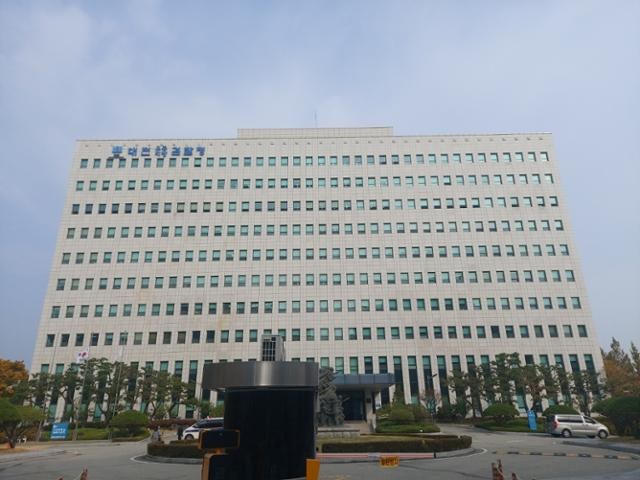 검찰, '<b>통계조작</b> 의혹' <b>김상조</b> 전 <b>정책실장</b> 소환 조사